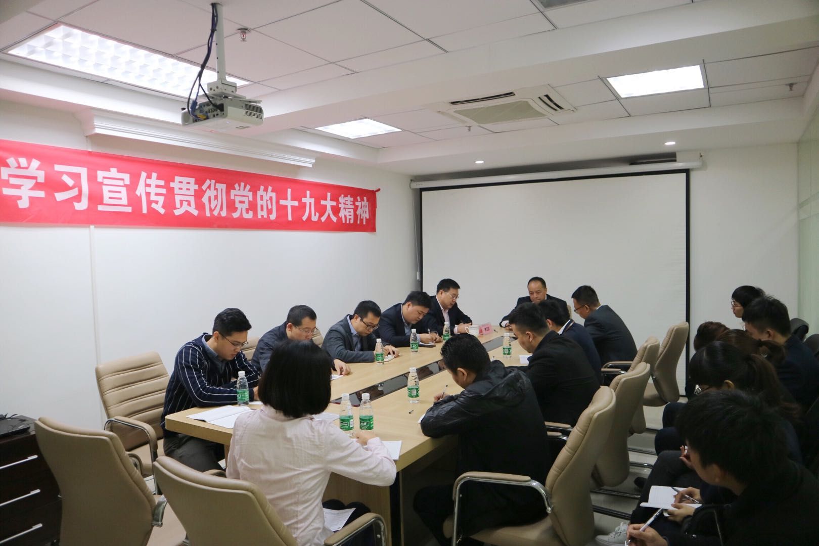 国贸公司党委书记、总经理曹富根到基层单元宣讲党的十九大心灵