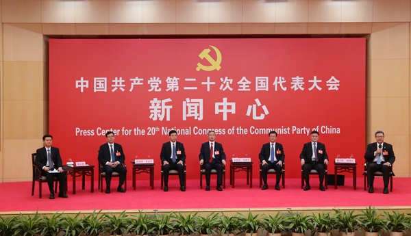 中央企业系统（在京）代表团吴燕生李绍杰代表走上“党代表通路”接受采访
